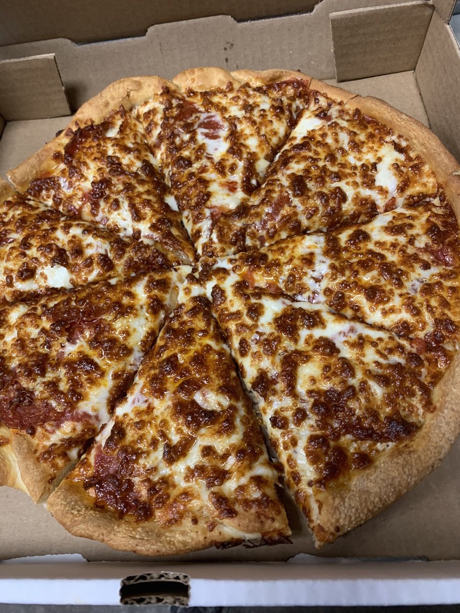 BGMisterBs's tweet photo. #FreePizzaFriday is here! Hit that RT button for your chance to win a free large one topping from Mister B's! Must follow to win. 🍕🍕 https://t.co/lHkOH2Oomg
