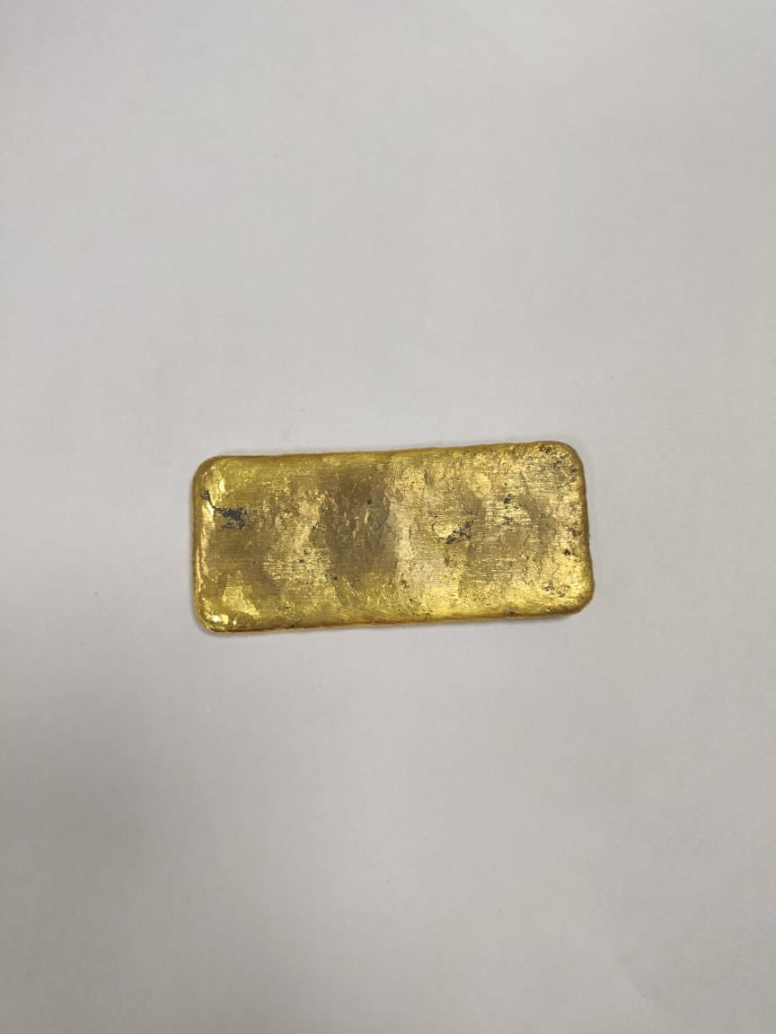 Delhicustoms's tweet photo. Delhi Airport Customs intercepted an Indian pax arriving from Dubai via fight UK224 on 3/9/20 with rectum concealment of gold paste & seized 360 gms gold valued at Rs.17.2 lakhs; Pax admitted smuggling of Rs 19.6 Lakhs during past visits. After follow up pax & receiver arrested. https://t.co/bayyRr8YIH