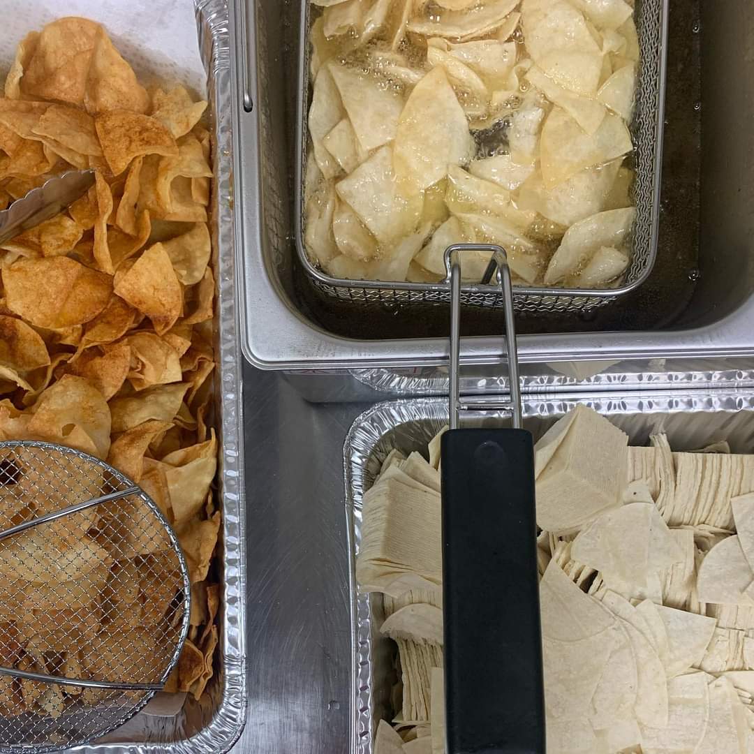 KCTacoTank's tweet photo. Do you crave a little salt when you’re out enjoying KC’s best craft beers? Well you’re in luck! If you find yourself imbibing at @rockcreek_brewing or @pathlightbrewing this weekend, ask for our chips and salsa!
PS: tag &amp; post! We love to see our food from your view.
🍺 + 🌮 = 💛 https://t.co/kUUHefBL2g