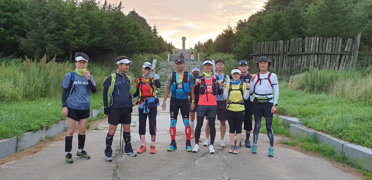 jywtoe2001's tweet photo. 경포마라톤클럽 회원들끼리 대관령 능경봉 닭목령 삽당령 산악트레일런대회 코로나때문 힘든시간속에 힐링하면 즐거운시간을 보내면. https://t.co/QAfYGwSoED