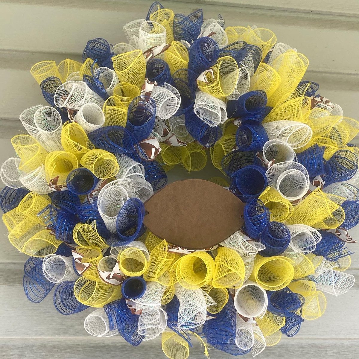 dempmom's tweet photo. #CollegeColorsDay #fairmontstatemom #wvumom https://t.co/rhwNkmFFW6