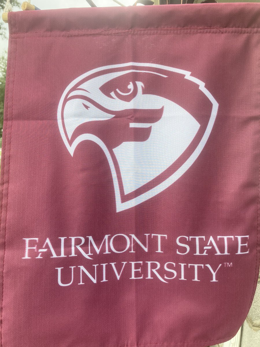 dempmom's tweet photo. #CollegeColorsDay #fairmontstatemom #wvumom https://t.co/rhwNkmFFW6