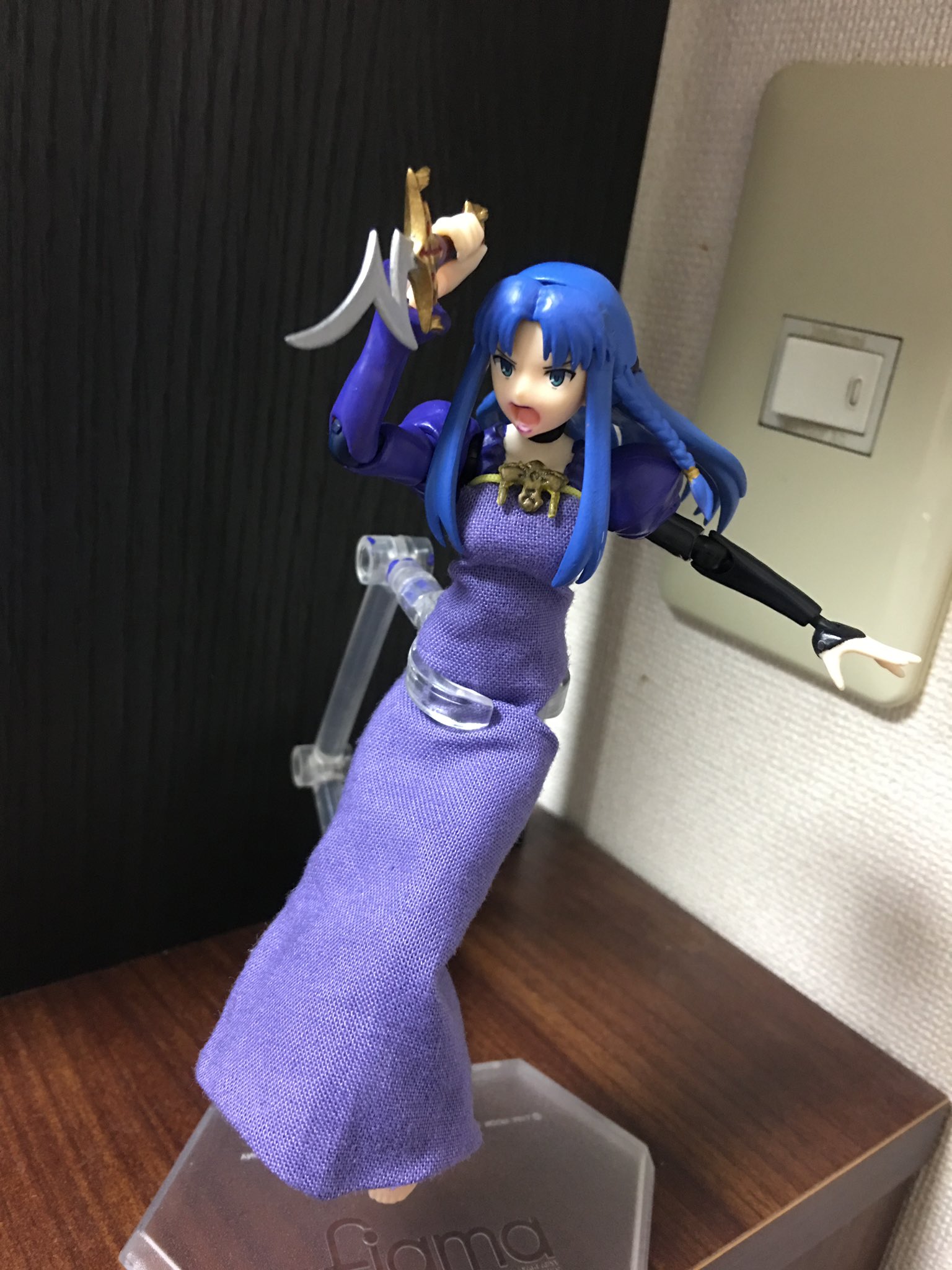 しど 引越し作業中 5つ目 メディアさんのローブ 身体はあるけど ローブがまだない W 通常のローブと ヘカティックグライアー 用の作りたいわ