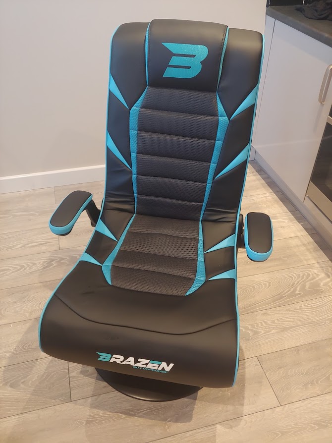 matty111222's tweet photo. Collected my final prize from the @GradsInGames Search For A Star competition! Big thanks to @BrazenChair😍 #SFASX https://t.co/VY5qnASXWy
