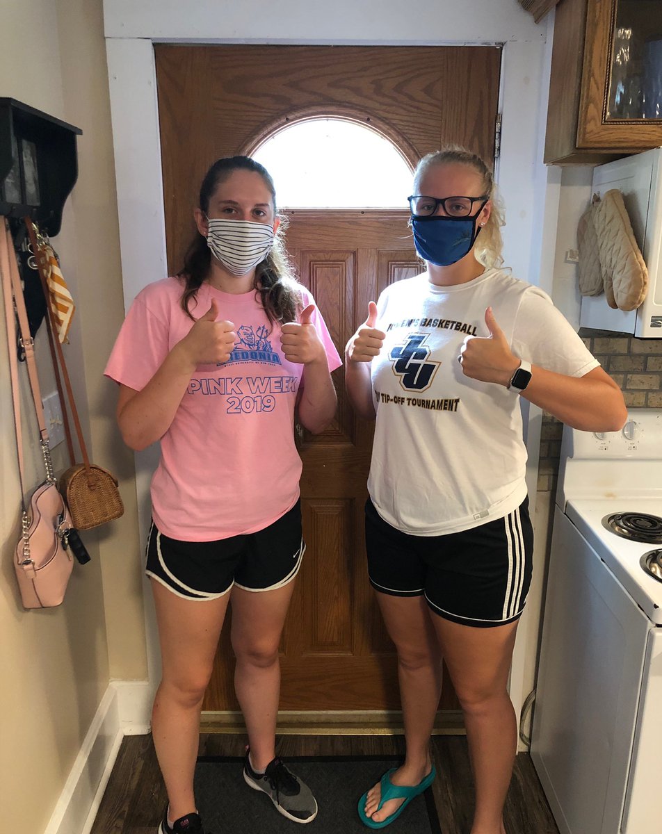 FredoniaWHoops's tweet photo. Just friendly Friday reminder #MaskUpFred #WeWantToPlay @FredoniaU @FredBlueDevils https://t.co/6xhFFg3H8e
