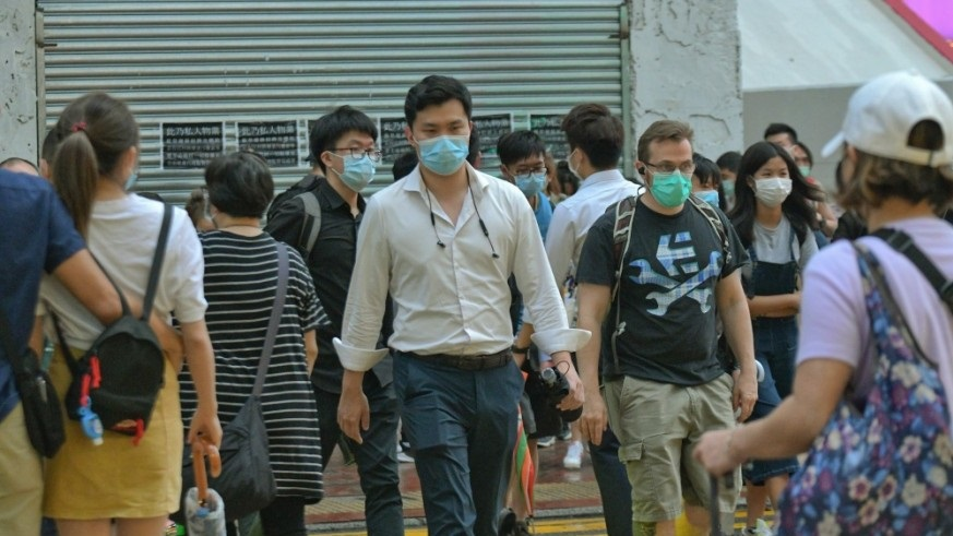 新冠肺炎對本港各行各業造成嚴重打擊，民政事務局在「防疫抗疫基金」下推出創造職位計劃，開設逾2500個與文化、藝術、康樂、體育，以及地區行政有關的有時限職位。民政事務局發言人指，目前已有逾1000個職位獲聘任，其餘職位將於未來陸續進行招聘。
