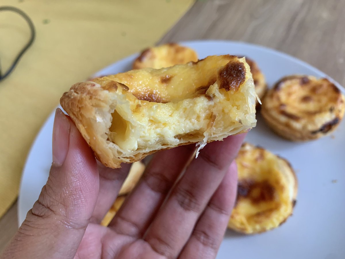 มาทำทาร์ตไข่ง่ายๆ กินกัน 🧁

สูตรนี้ได้ 9 ถ้วย
- ไข่แดง 2 ฟอง
- น้ำตาล 40 กรัม
- นมสด 25 กรัม
- วิปครีม 150 กรัม
- วานิลลา ครึ่งชช. 
- เกลือหยิบมือ

ตีไข่แดงกับน้ำตาลทรายก่อน เติมนม วิป เกลือ วานิลลา ผสมให้เข้ากัน กรอง 1 รอบ