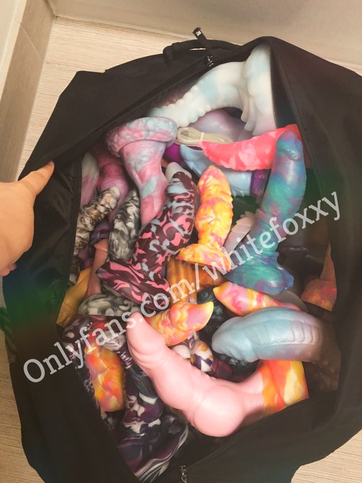 Would you let me be your good little omega? 🥺🐾 Which toy should we play with first? 👅 https://t.co/R