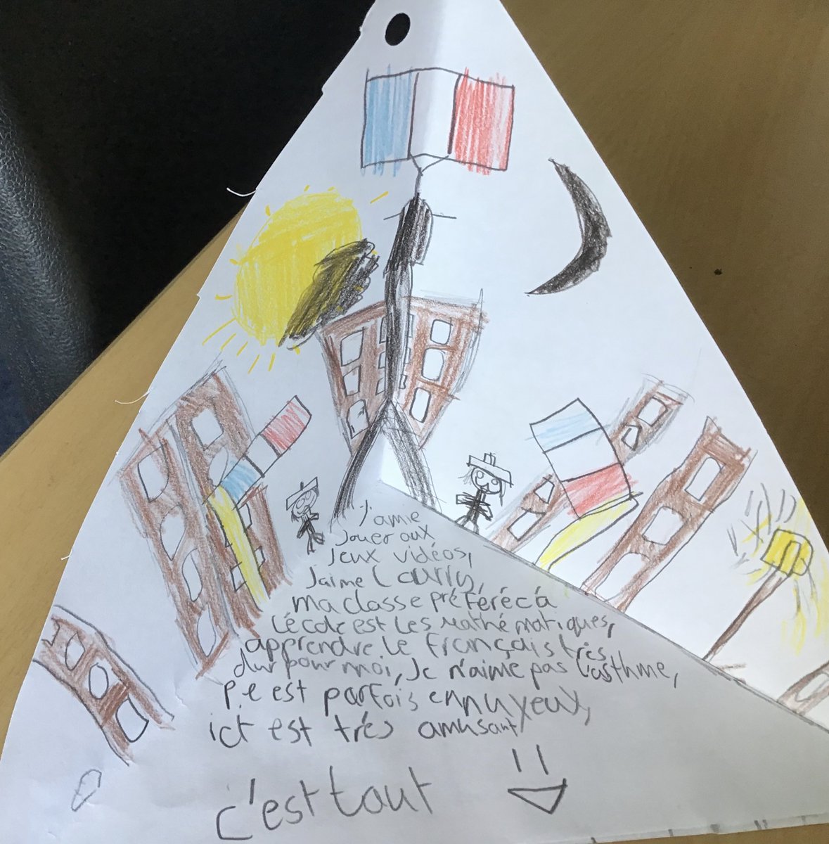 rosshallmodlang's tweet photo. Bon travail 1A et 1C!! Excellent creativity & extended writing en français!! Eve, Kyle, Skie, Kaycie and Abi your trioramas are magnifique! #bringinglanguagetolife #creativity #workingtogether #languefrancaise #languagesmatter https://t.co/IekdmQbLPd