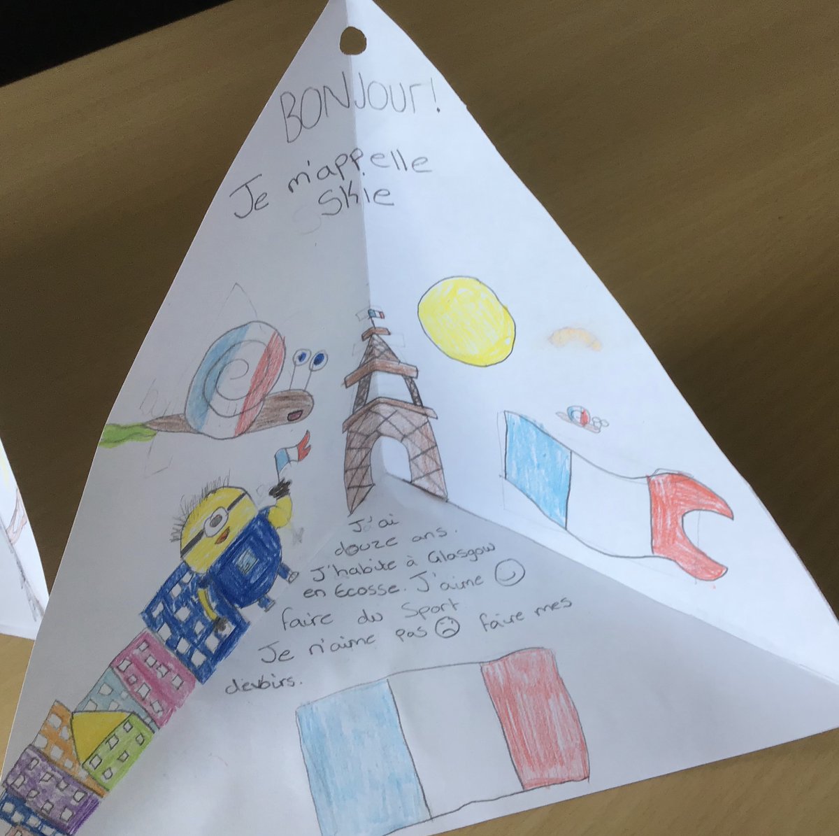 rosshallmodlang's tweet photo. Bon travail 1A et 1C!! Excellent creativity & extended writing en français!! Eve, Kyle, Skie, Kaycie and Abi your trioramas are magnifique! #bringinglanguagetolife #creativity #workingtogether #languefrancaise #languagesmatter https://t.co/IekdmQbLPd