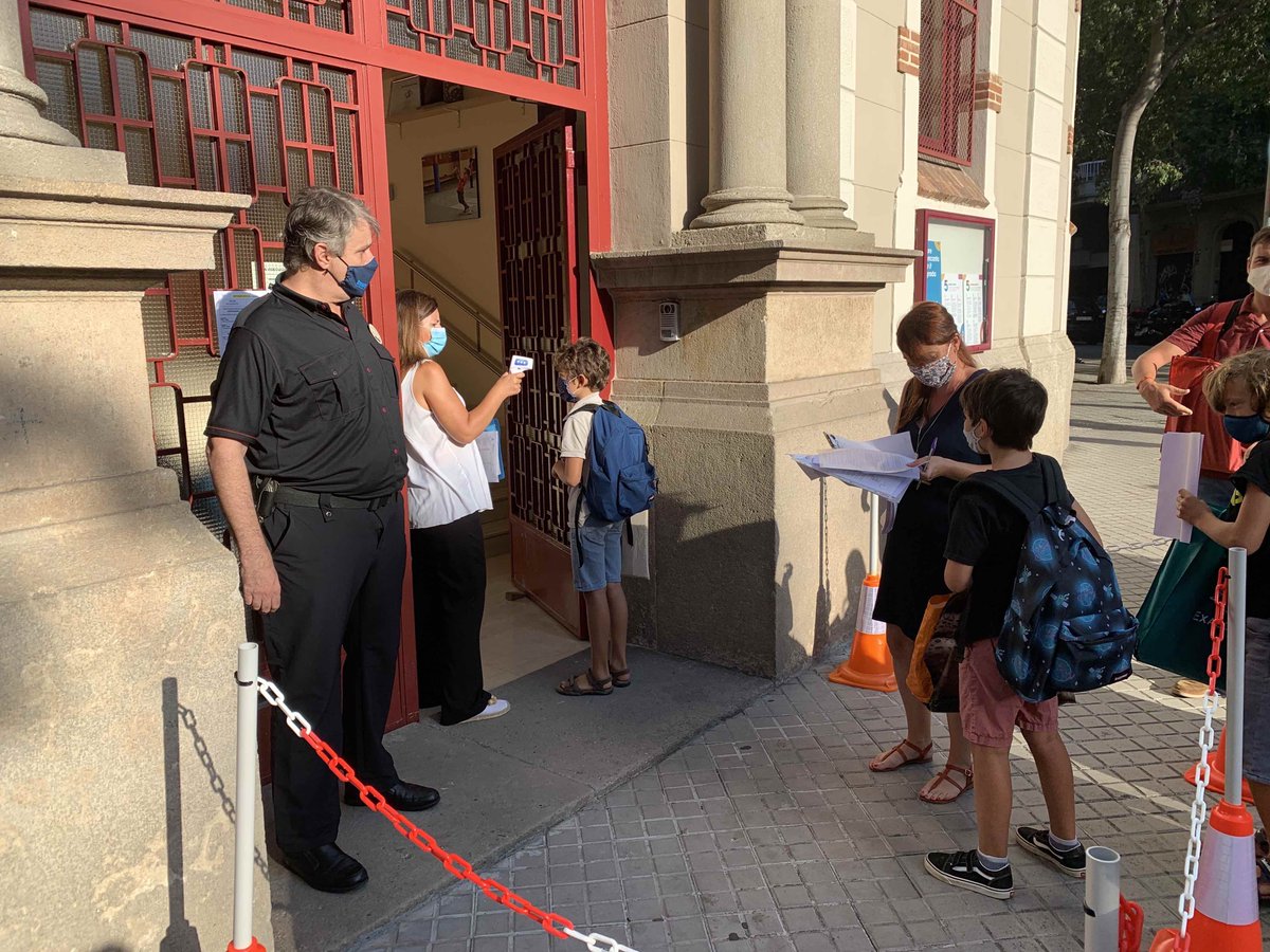 ecolelesseps's tweet photo. Chers parents,

La rentrée a eu lieu le jeudi 3 pour l’ensemble des enfants de l’école selon les conditions du protocole mis en œuvre dans notre établissement.

Nous sommes heureux d’accueillir la totalité de élèves et nous leur souhaitons une très bonne année 2020/2021 https://t.co/ACHnOzDax0