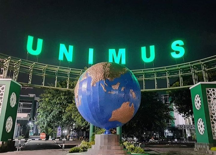 SmgMenfess's tweet photo. ndes! kampuse sopo iki gerbange anyar. universal studio cabang kedungmundu https://t.co/X0zoU2FQIj