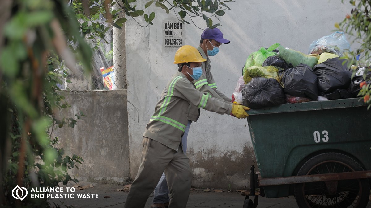 EndPlasticWaste's tweet photo. Our ambition, over 5 years, is to divert and recycle millions of tons of plastic waste in more than 100 at-risk cities across the globe and contribute to improving the livelihoods for over 100 million people.
Learn more in our 2020 Progress Report at https://t.co/p0vp6CTbtI https://t.co/Oi9jr3hvFT