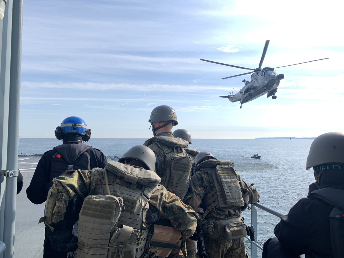 Christi69904784's tweet image. Gestern war ein guter Tag! 👍🏻💪🏻#offoffice #GEREX2020 #zwotebek @CdrDeuNavalAir @ErikHawelky