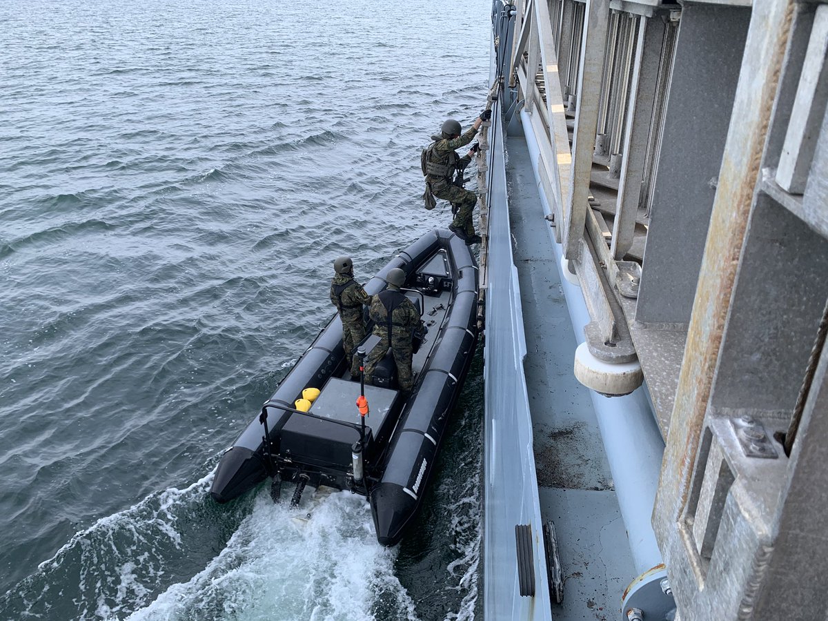 Christi69904784's tweet image. Gestern war ein guter Tag! 👍🏻💪🏻#offoffice #GEREX2020 #zwotebek @CdrDeuNavalAir @ErikHawelky