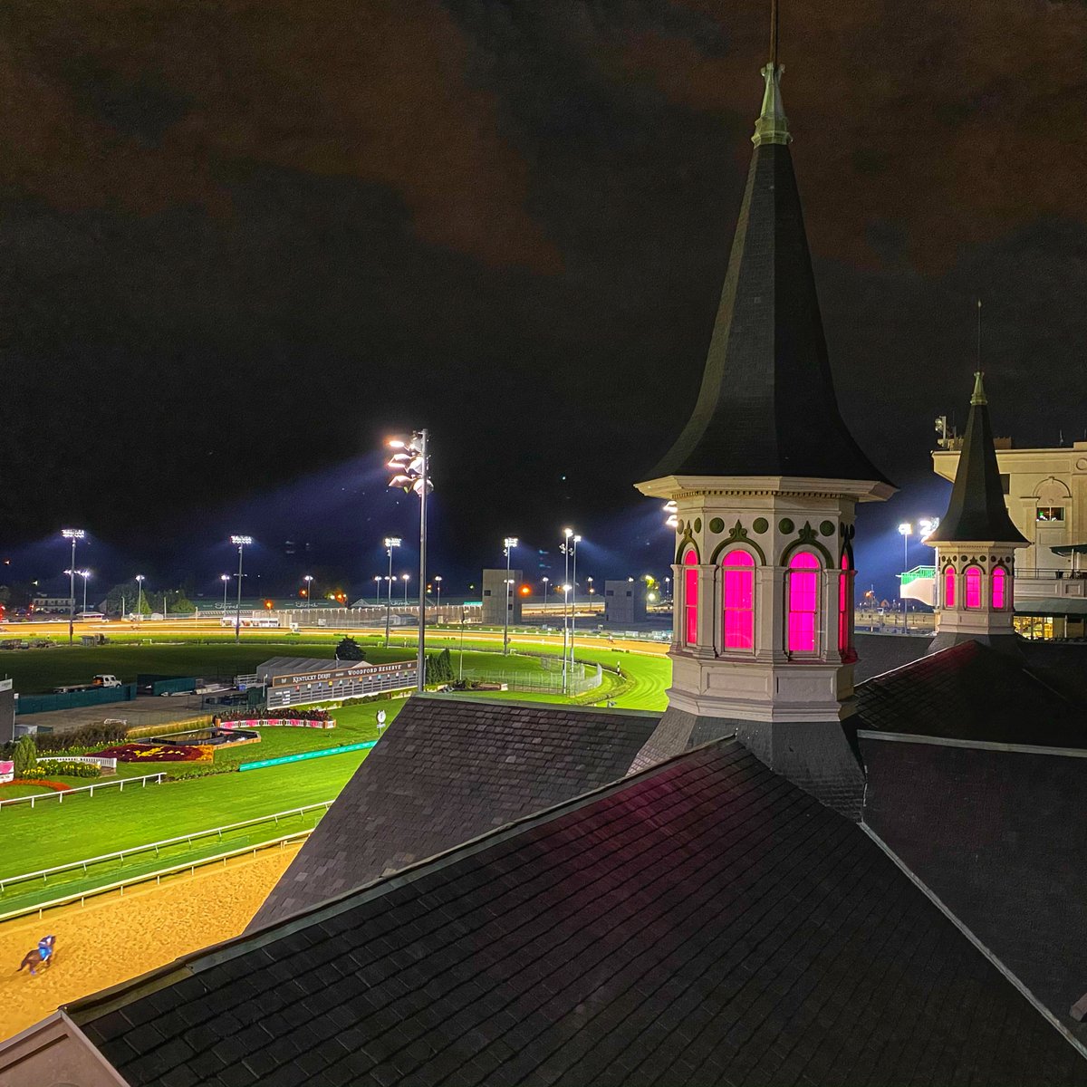 KentuckyDerby's tweet photo. On Fridays, we wear pink. https://t.co/oFYT0E3aOz