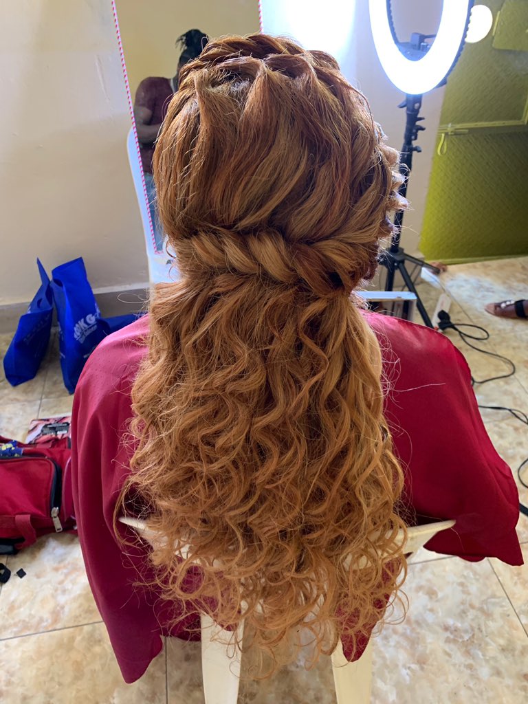 LookGSalon1's tweet photo. Stripy Hair Anyone ? 
All I see is beauty not color ♥️
Draped in golden Curls Sarah was ready for her day ! 

🌸Makeup - @mr_grayc 
🌸Hair - @gray_ceehairz 

#lookgsalon 
Refer to previous post how we came up with this look https://t.co/joLcM8CXUC