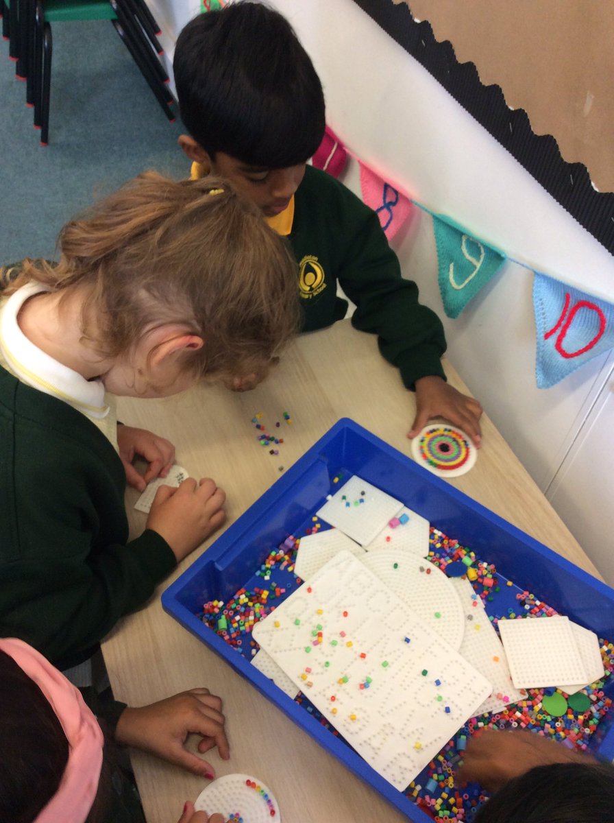 WrensMPS's tweet photo. Wrens are enjoying the continuous provision activities today! https://t.co/2qn3l1gjjD