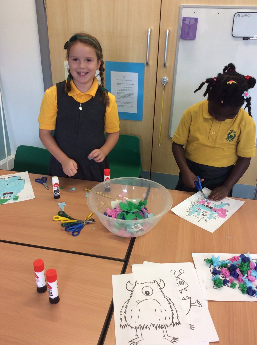 WrensMPS's tweet photo. Wrens are enjoying the continuous provision activities today! https://t.co/2qn3l1gjjD