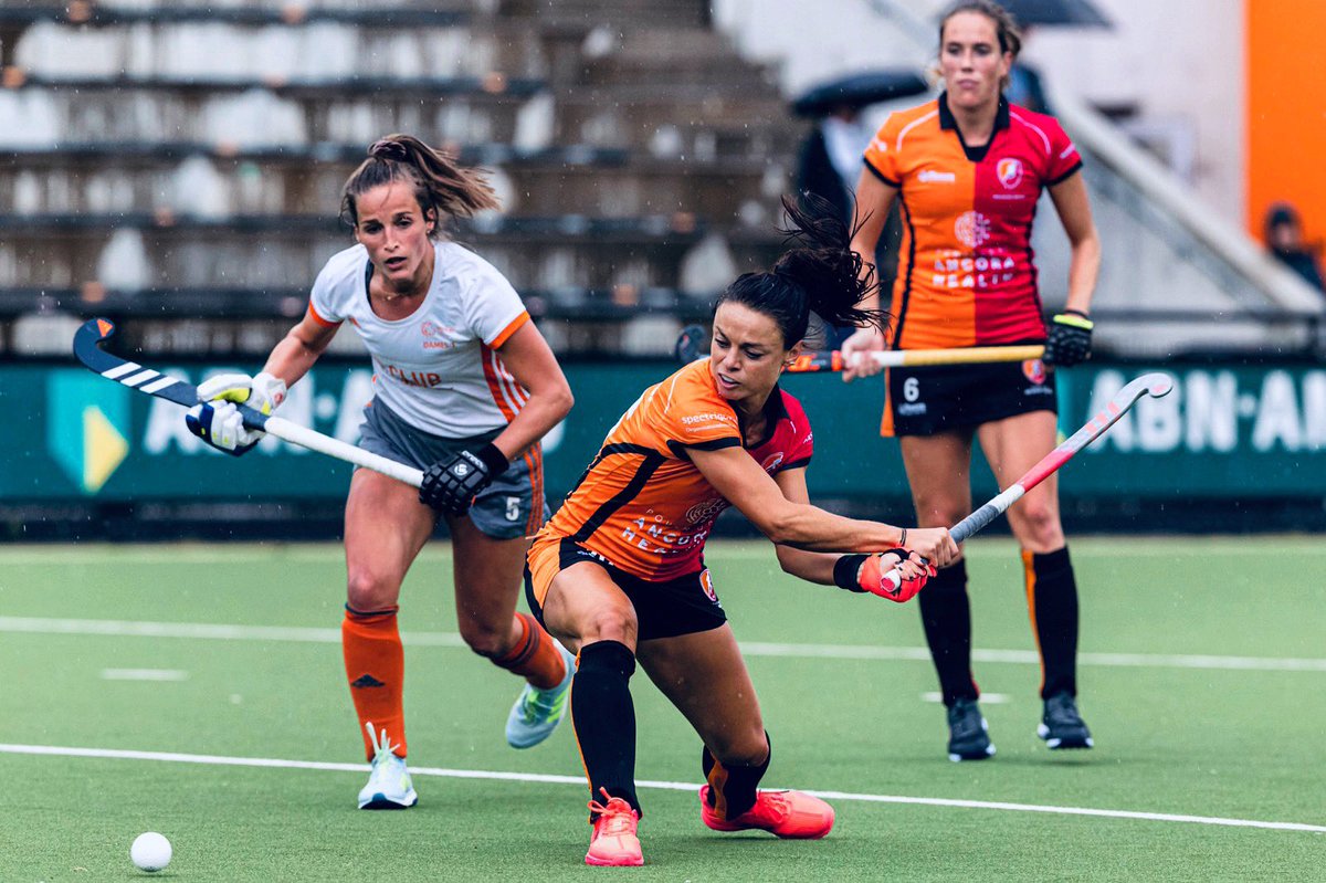 MarlenaRybacha's tweet photo. Last training before kick-off on Sunday - Season 20/21 ๐ฅ๐ฅ๐ฅ
โข
#hoofdklasse #hockey #oranjerood #openining #homegame #ORvsLaren #thinkbigplaybigger #fightingmachines #nolimits #relentless ๐ช๐ฝ๐งกโค๏ธ๐ https://t.co/bSSEZblrVa