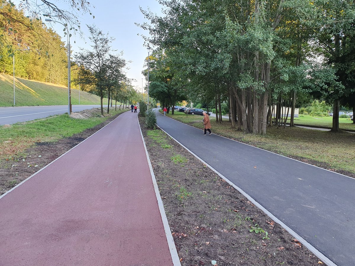 antonnikitin_'s tweet photo. The before and after. Bringing logic back to the city: bike path now goes closer to the street, then - sidewalk/pedestrian path. 🚴‍♀️+ 🚶

Love that here we can have full separation and lighting for both paths.

Also, bushes and trees coming in Spring.

#Vilnius #JUDU #Fabijoniškės https://t.co/X4X2NlcyM0