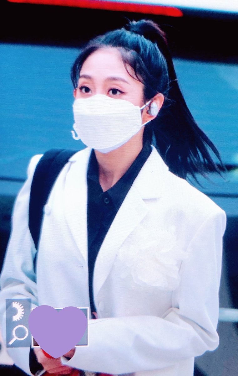 FD940211's tweet photo. 200904 프리뷰><
언니 너무 잘생겼어요
#러블리즈 #Lovelyz  #서지수 #지수 #JISOO https://t.co/UlCcXBlp2J