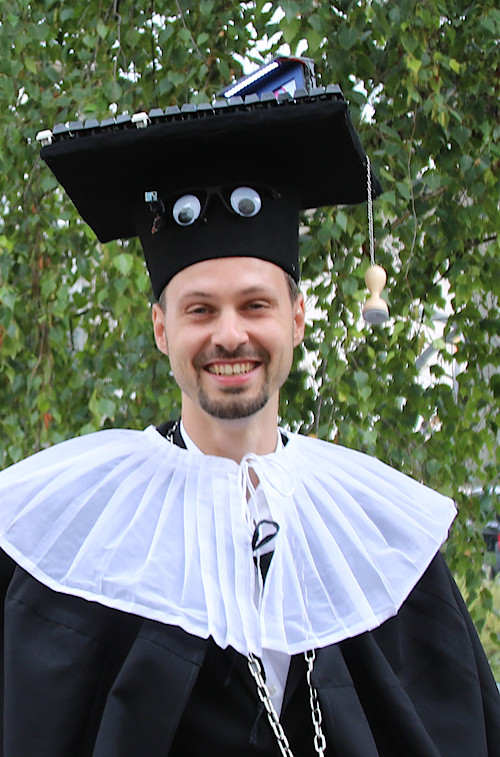 STIMULATE_FC's tweet photo. Benjamin Hatscher successfully defended his PhD thesis on "Touchless, Direct Input Methods for Human-Computer Interaction to Support Image-Guided Interventions" on August 28, 2020. Benjamin conducted his research in cooperation with the @STIMULATE_FC. Congratulations Benjamin! https://t.co/15ExeDw5Sr