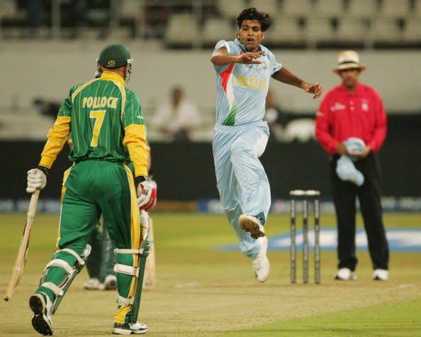 SA 12/3.  #JustinKemp and  @7polly7 then could only last for 2 overs. In the 6th over, While  @rpsingh was the architect in dismissing Polly by going around the wicket (another cracker). Kemp was undone by India's athleticism. SA end-up wobbling at 31/5. Both the bowlers..