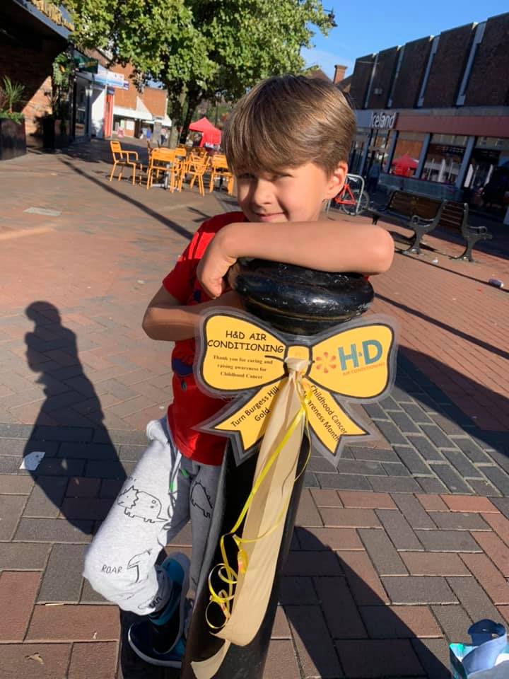 Rose_Bails's tweet photo. ⭐️Burgess Hill Goes Gold for CCAM! ⭐️
Amazing volunteer, Tasha, and son Seb have been busy turning Burgess Hill gold this CCAM. Thanks to all the local businesses which have sponsored a gold ribbon 🙌 
Take a look at these incredible photos to see what they've been up to 🤩💕 https://t.co/1Sl8KHyCTI