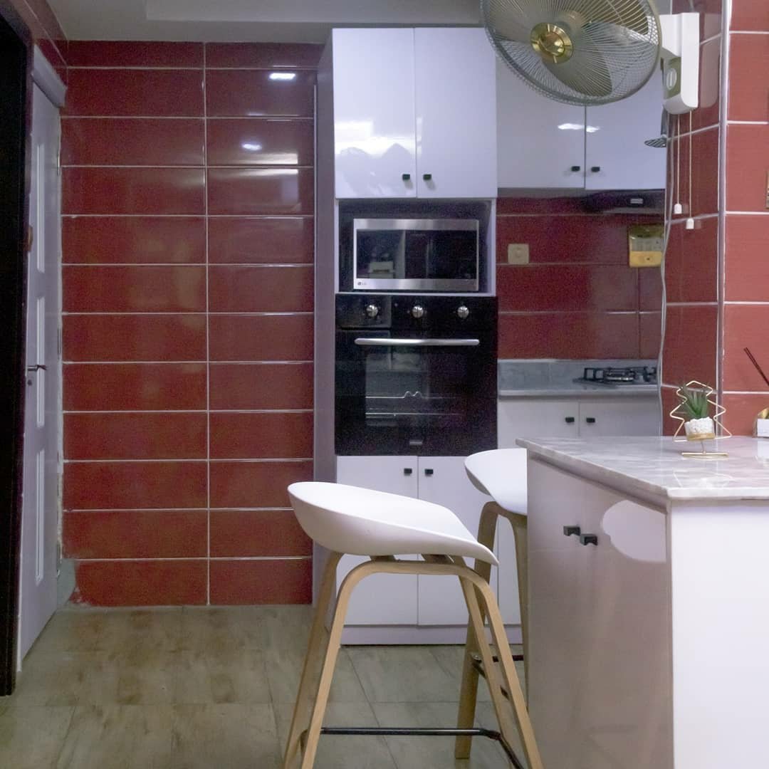 Five_28's tweet photo. KITCHEN REVAMP!
Before meets After of the kitchen revamp for #ProjectAD
The brief was to make the kitchen look and feel more contemporary and functional without breaking/changing the tiles.
We delivered —Sleek and contemporary!
#Five28Kitchens #KitchenDesign #Five28Projects https://t.co/EedwyKgiJM