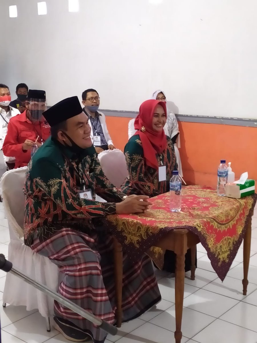 pkb_blora's tweet photo. Paslon Bupati dan wakil Bupati Blora  #MasArief dan Mbak #triyulisetyowati nampak Riang gembira mengikuti proses pendaftaran di KPU kab.blora

#sesarenganMbangunBlora #SesarenganSholawatan #blorakotabarongan #blorakece #blorakece #blorakeren #bloramaju https://t.co/vChyU0lK6W