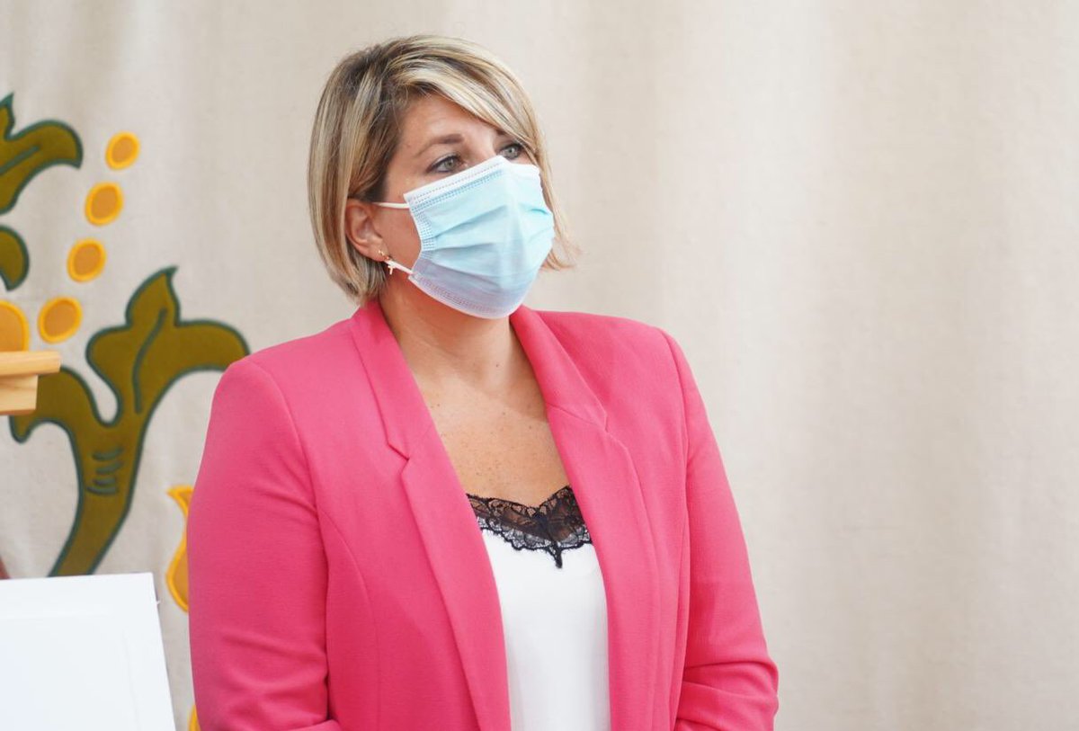 NoeliaArroyoHer's tweet photo. Toca trabajar desde casa 🏠 . Aunque hemos dado negativo en #COVID19, debemos completar los diez días de aislamiento desde el contacto.

Tenemos que cortar las cadenas de contagio 😷.Es responsabilidad de todos. #QuédateEnCasa https://t.co/jrqF0558cq