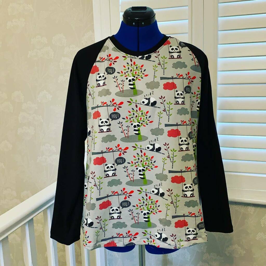 craftyguider's tweet photo. Just finished a @tillybuttons #SewingFrankie from her #StretchSewingBook. It’s my first attempt at a raglan sleeve and I absolutely love the panda jersey that I bought from @minervadotcom 🐼 https://t.co/ooivjqCaUV https://t.co/IzDdeprQSU