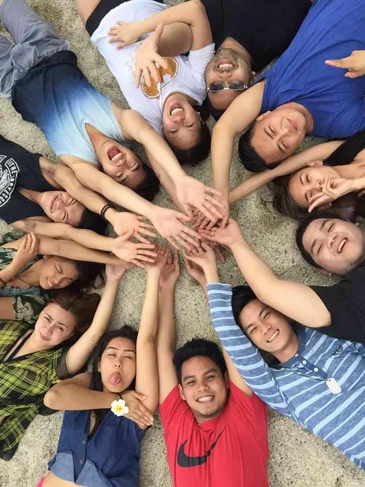 _ricalazo's tweet photo. Isa na namang masakit na pamamaalam. Sunod sunod, 2020, tama na. @LloydCadena salamat sa lahat ng masayang alaala. Sabi pa namin baka siesta ka lang talos sasagutin mo na mga tawag namin lara sabihin fake news yan, pero ang sakit. 💔💔💔 #gohome2020 #KweenLC thank you https://t.co/nyWGHs2OQG