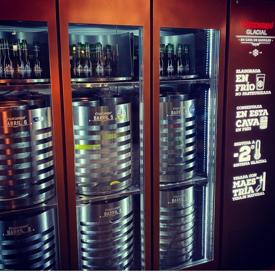 Podría decirse que este rincón es el paraíso de Tabernas Don Sancho😍
Maravilla de barriles de <a href="/Cruzcampo/">Cruzcampo #ConMuchoAcento</a> y de esos tercios fresquitos de #ElAlcázar🔝

#Bevald #Cerveza #Jaén #FuerzaBar #Hostelería