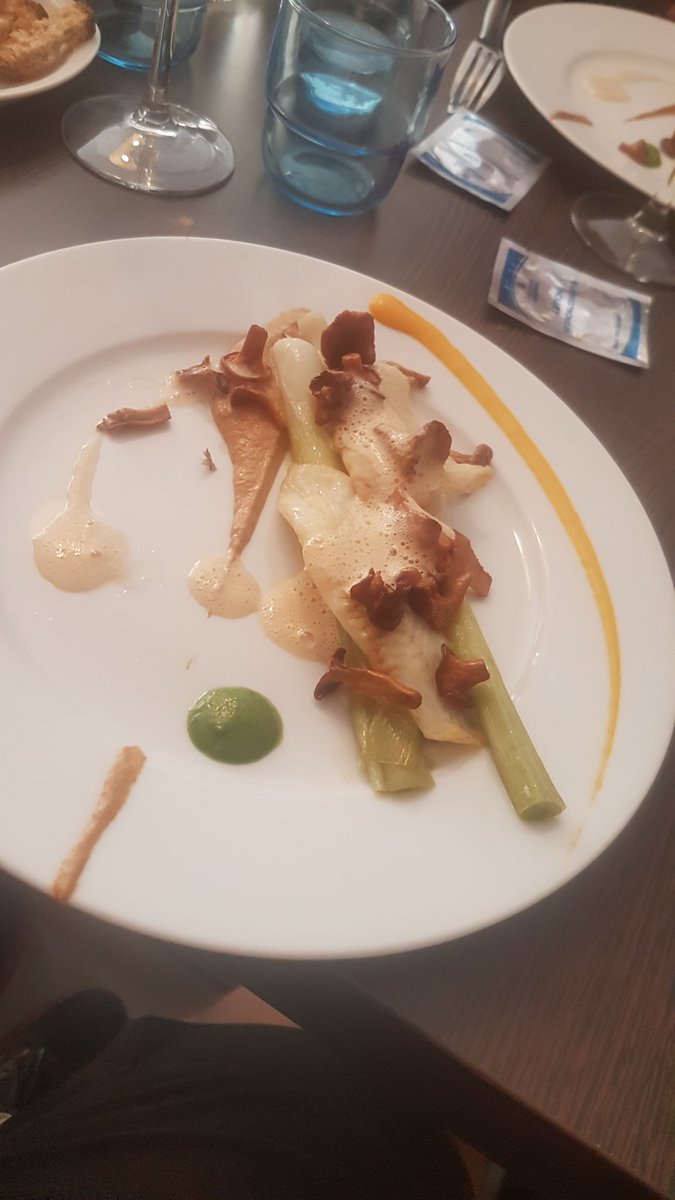 CDS0711's tweet photo. Être invité à 1 déjeuner de #presse pour fêter les 1an de "La Table des Poètes" quartier #Chaptal à #Montpellier, jai connu pire comme situation!Bravo au chef Thomas, ex collègue des #Pourcel &amp; au resto qui va devenir 1 des meilleures tables de la ville si c'est pas déjà le cas ! https://t.co/TJDCOEDtkw
