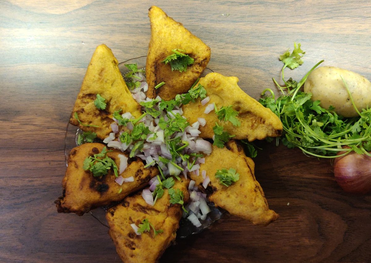 KitchenMayee's tweet photo. Potato Stuffed Bread Pakora

Check out my youtube channel for the recipe
Youtube -  https://t.co/x6FNNGjoYQ
Don't forget to Subscribe Like and Share

#breadpakora #pakora #snacks #snacktime #tastysnack #easysnack #easyrecipes #foodblogger #blogger #YouTuber #YouTube #indiansnack https://t.co/aL7yXkG4H7