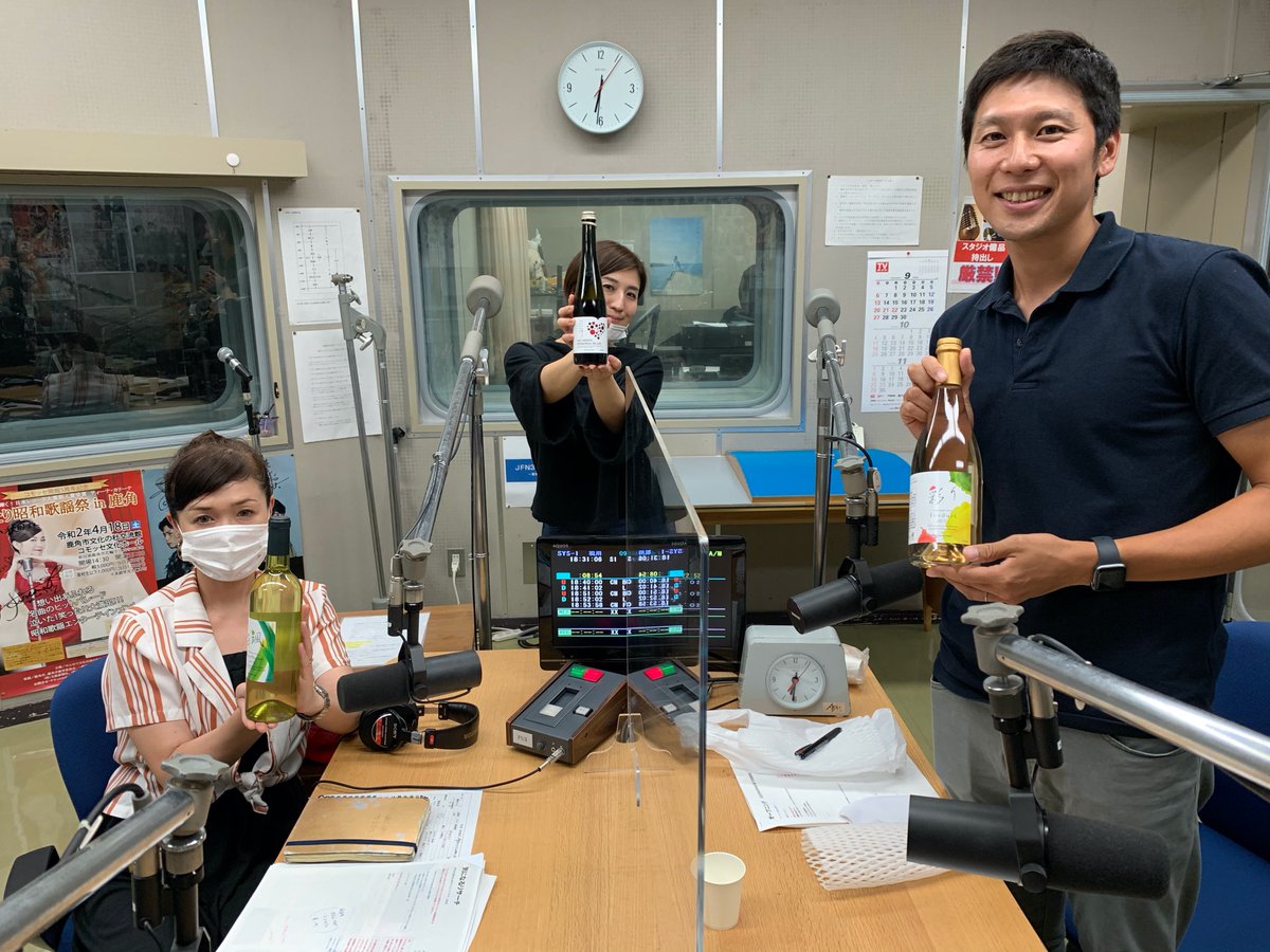 hanakinradio's tweet photo. 本日は由利本荘でワイン用ぶどうを生育し、ワイナリーを目指す、豊島ファームの豊島さんにお越しいただきました！こちらのぶどうジュースも濃厚ですごく美味しいですよー！秋田市では秋田県産品プラザとヤマキウ南倉庫NEED THE PLACEで販売中！ https://t.co/vCC2gPwtwp