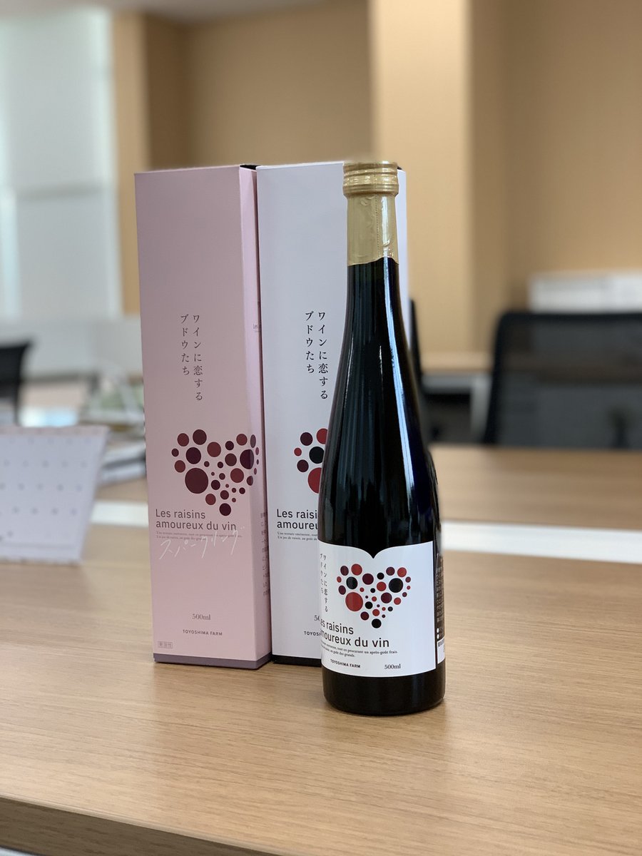 hanakinradio's tweet photo. 本日は由利本荘でワイン用ぶどうを生育し、ワイナリーを目指す、豊島ファームの豊島さんにお越しいただきました！こちらのぶどうジュースも濃厚ですごく美味しいですよー！秋田市では秋田県産品プラザとヤマキウ南倉庫NEED THE PLACEで販売中！ https://t.co/vCC2gPwtwp