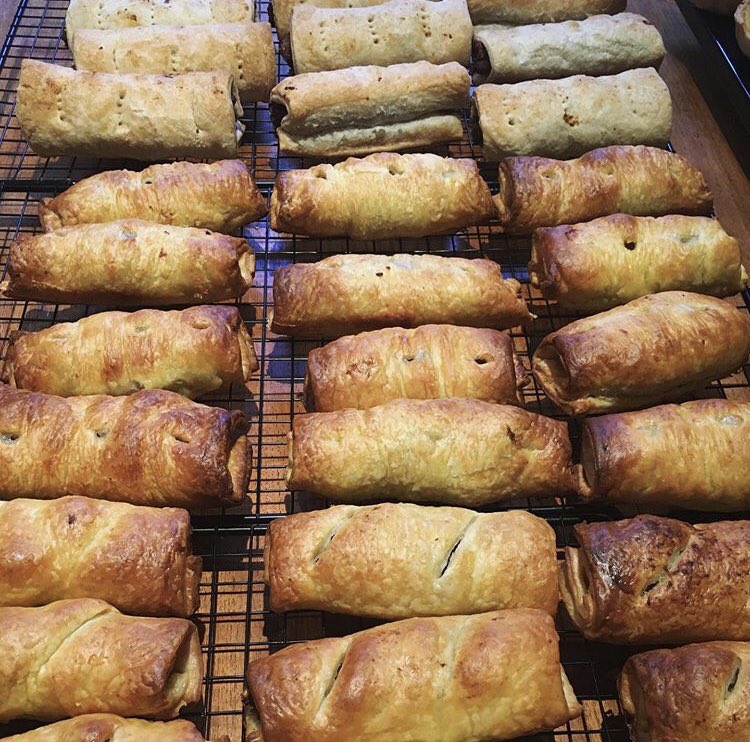 CourageYard's tweet photo. Thereโs SO much great food on offer at our #ProvisionsPopUp today, whether itโs an on-the-go snack lunch ๐ฅง or a full stock up of the kitchen bread bin ๐
@wholegrainbake and Tart Tart Quiche are here at #CourageYard, #ShadThames until 4pm!
#TowerBridge #SE1 #LondonStreetFood https://t.co/9uQl8mGDwh