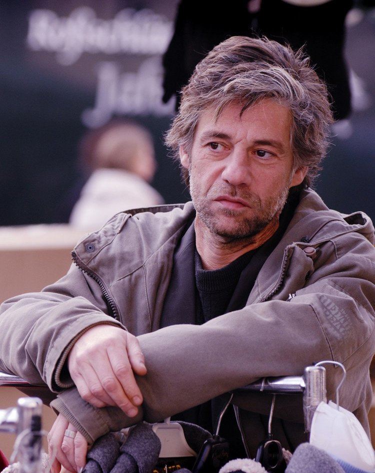 Sıra dışı bir sanatçı, özgün bir şahsiyet ama dertli bir adamdı...

Dermanı da dert olunca kendisine, ayrıldı aramızdan...

Ruhun şad olsun Birol Ünel...