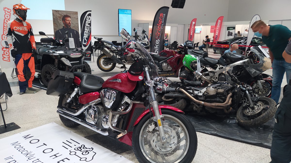 IcexLituania's tweet photo. La Oficina Comercial visita hoy #AUTOBAZAR 2020, feria de #automoción en la que se presentan las nuevas tendencias del sector en Lituania. Del 4 al 5 de septiembre en el Centro de Exposiciones y Congresos #LITEXPO, en Vilnius🚗👉https://t.co/Kf24oFUxUc https://t.co/stxqQlY5Lb
