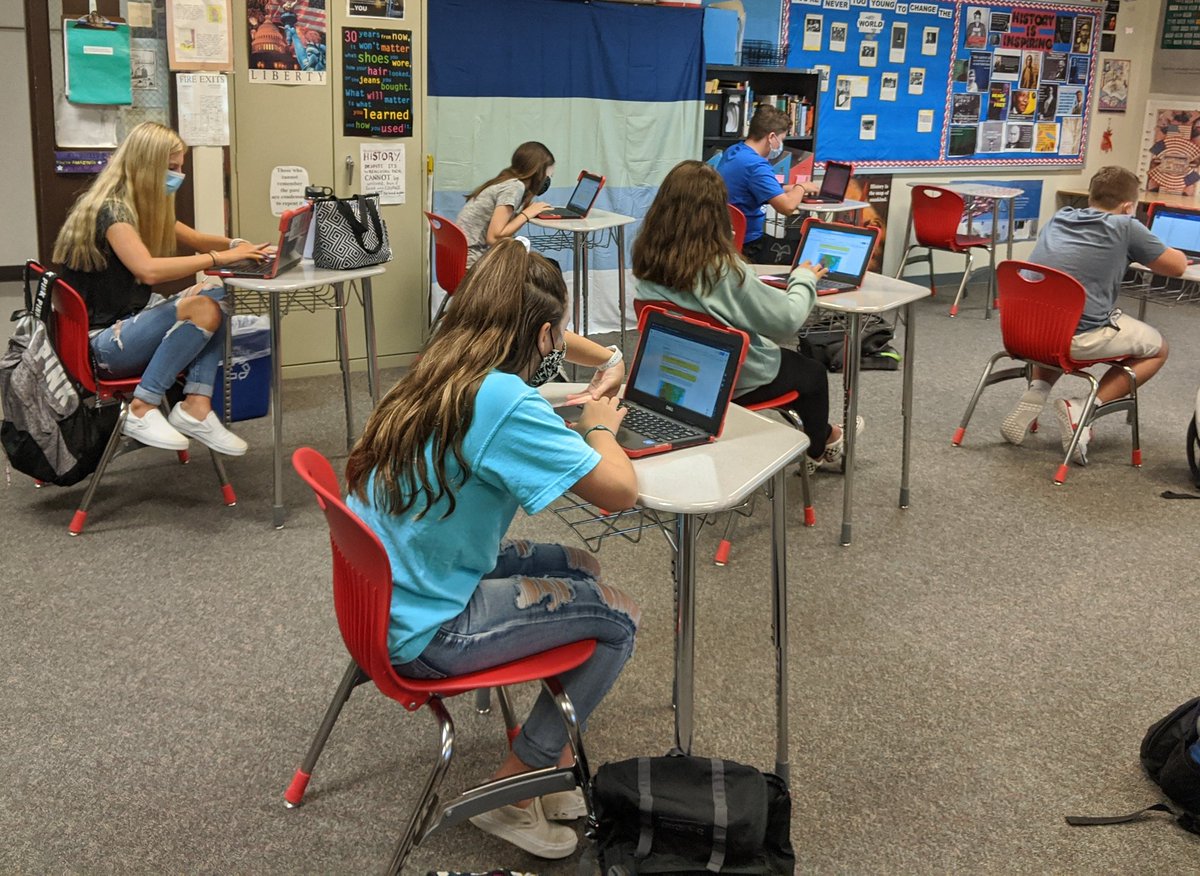 CoTeachHistory's tweet photo. @MrsOBRIEN24 These students are making their 7th grade Global Studies teachers so proud! We are completing a KWL on the 13 Colonies and students are giving such great responses recalling past knowledge. #wilsonsouthern. https://t.co/oDip5kazyJ