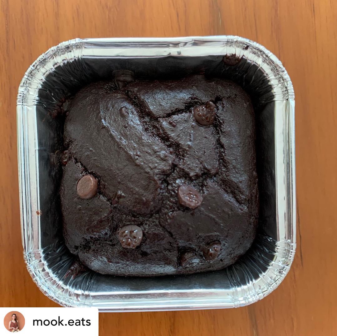 FavoriteBakery's tweet photo. Posted @withregram • Flourless brownie by @FavoriteBakery ✔️red beans ✖️wheat flours ✔️low sugar ✖️🥛ไม่หวาน เนื้อนุ่ม ช็อกโกแลตเต็มๆ 🍫 https://t.co/i6mrP4oMVd