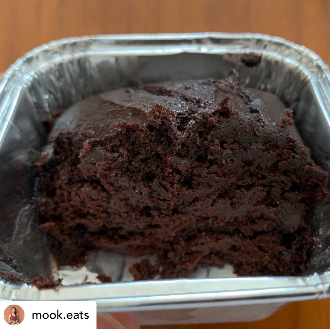 FavoriteBakery's tweet photo. Posted @withregram • Flourless brownie by @FavoriteBakery ✔️red beans ✖️wheat flours ✔️low sugar ✖️🥛ไม่หวาน เนื้อนุ่ม ช็อกโกแลตเต็มๆ 🍫 https://t.co/i6mrP4oMVd