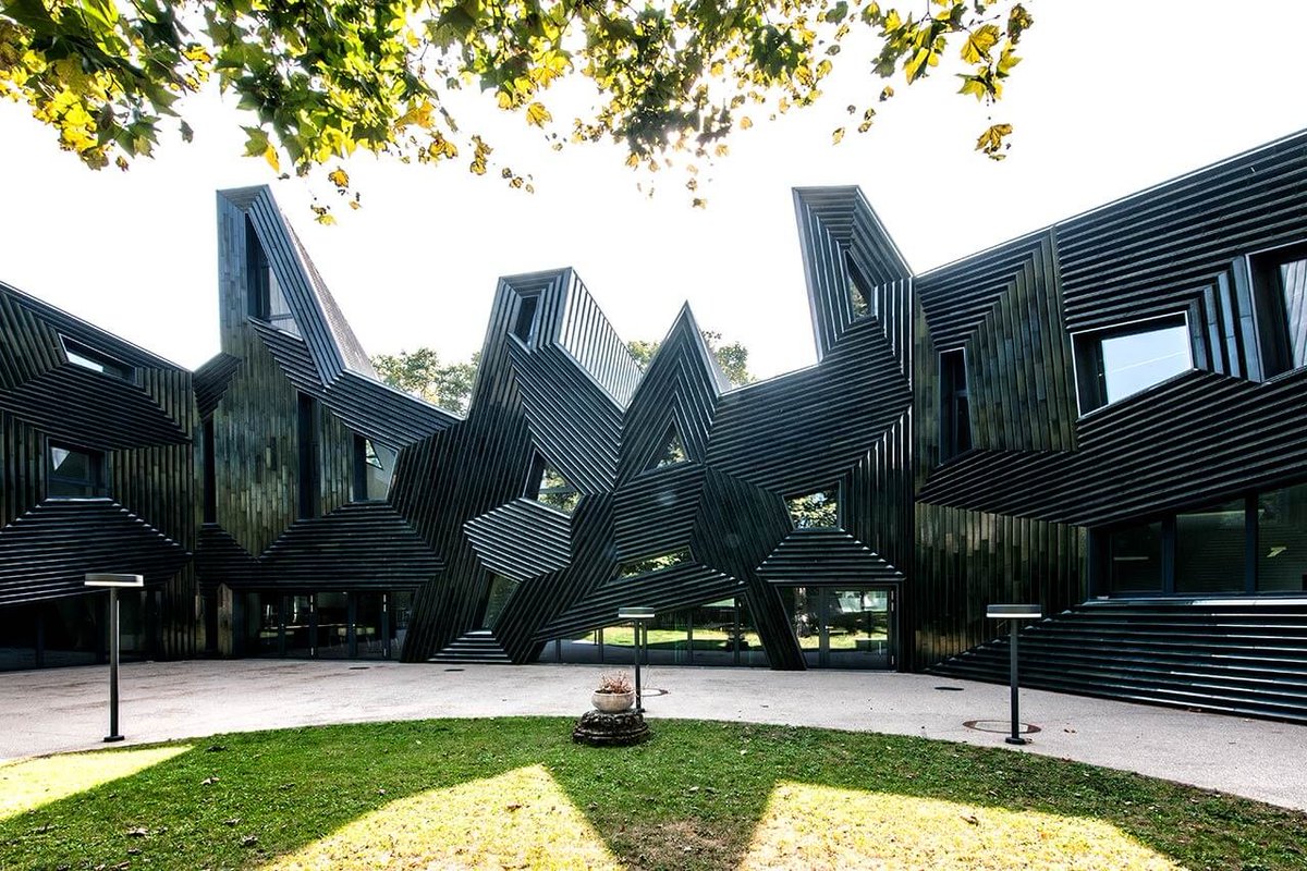 The New Synagogue was built in 2010 in Mainz, Germany.It sits on the site of an older synagogue that was destroyed during Kristallnacht.