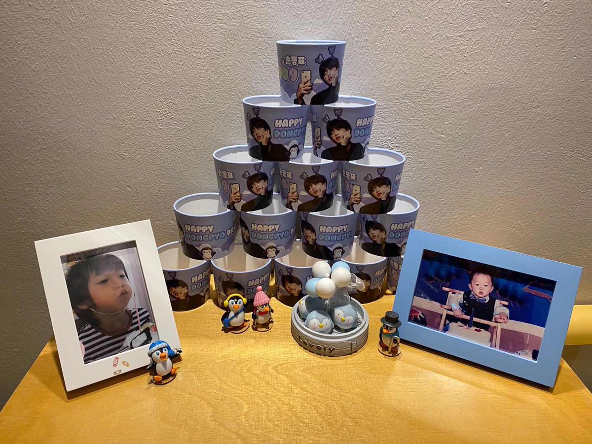 sunshine_dp99's tweet photo. 많이들 오셔서 동표의 19번째 생일을 함께 축하해주세요🥰
그리고 마스크 착용 및 카페측의 방역 지침을 잘 따라주시고 건강 유의하시길 바랍니다😆 https://t.co/tK4EeoBygP