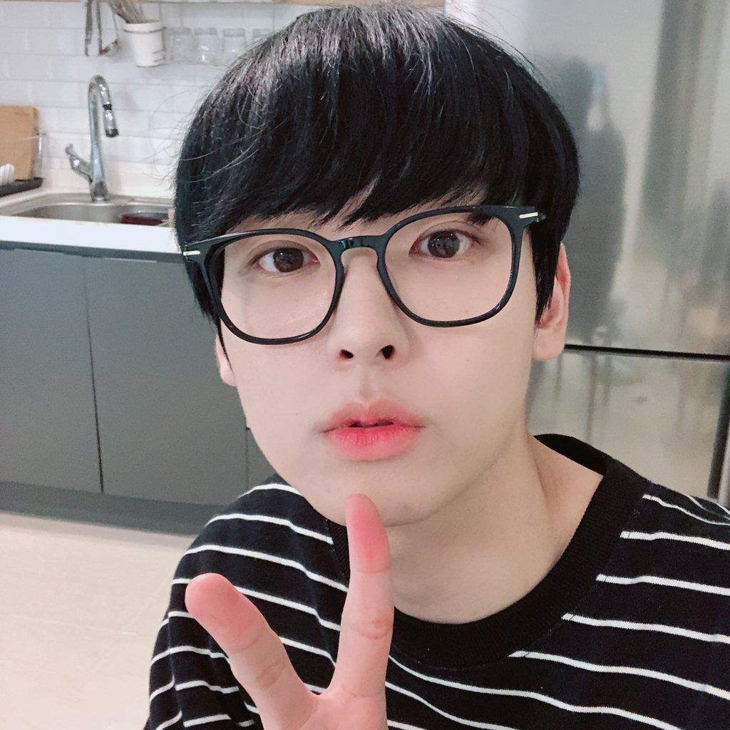 Kitten_Archive's tweet photo. 하덕호                                     김인성

김인성                                     하덕호 https://t.co/nrs179XWwq