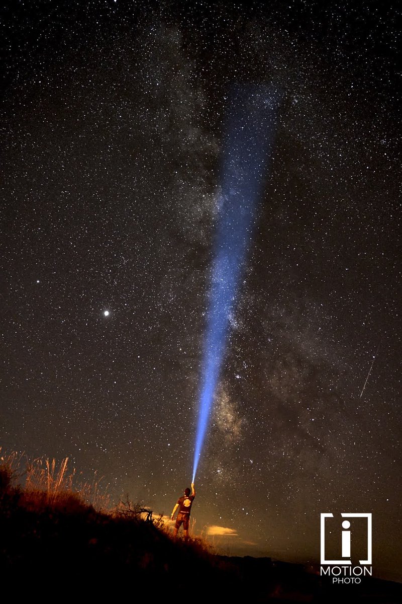 Potrillo_nin's tweet photo. En esta Red el interés por la fotografía es paupérrimo. A ver si con una foto de la vía láctea, Marte y una estrella fugaz consigo algún RT...
https://t.co/WOX78G7hvm https://t.co/vNEz7SYgq7