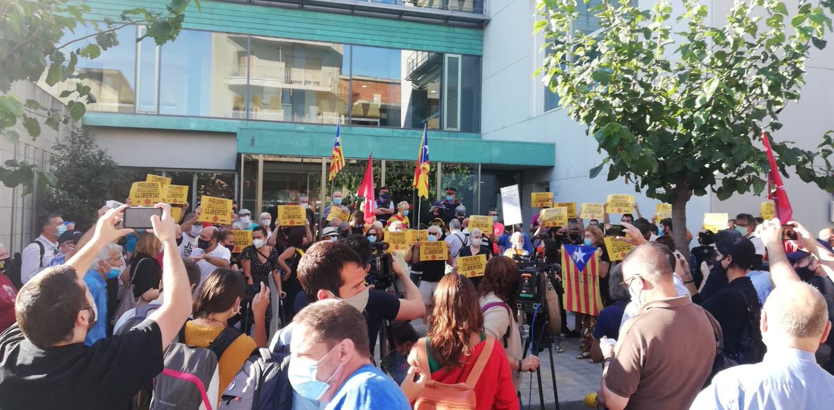 CDRAgramunt's tweet photo. Molta força companyes i companys, no podran amb nosaltres i amb la nostra, per molts entrebancs que ens poseu, determinació de ser lliures avui a #Figueres i des d’#Agramunt i #LaRibera més que mai #1O #NiOblitNiPerdo #RepublicaCatalana ✊🏻✊🏻✊🏻a https://t.co/iTj76vmlQB